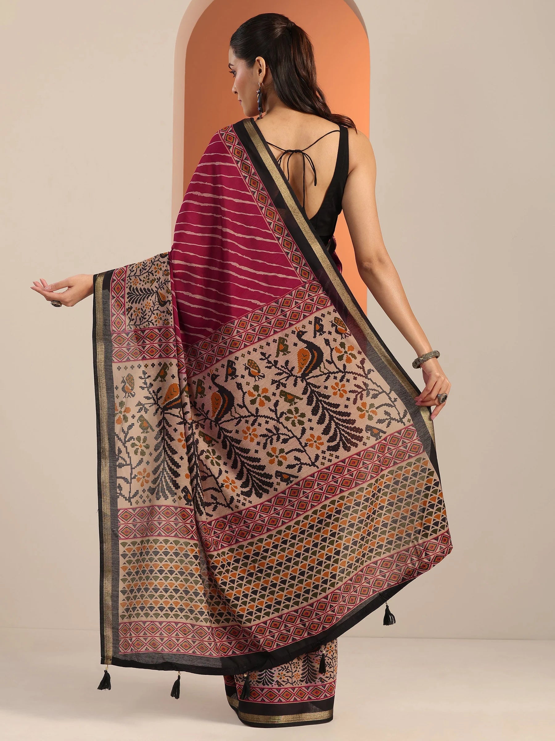Maroon Printed Cotton Blend Saree With Unstitched Blouse Piece