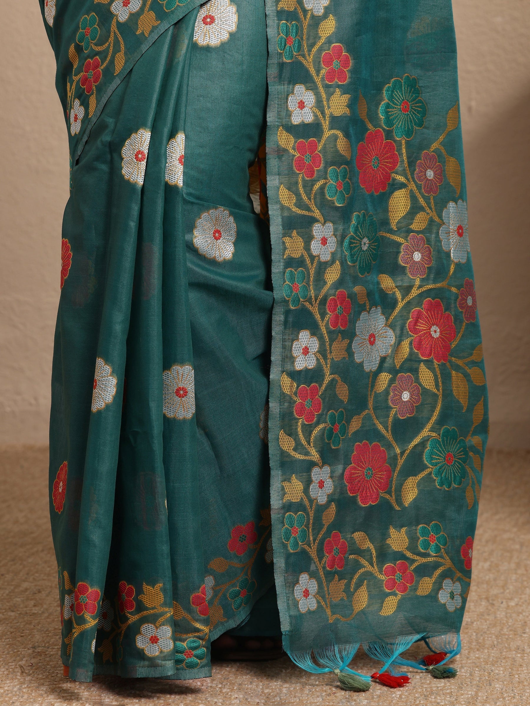 Green Woven Design Cotton Blend Saree With Unstitched Blouse Piece