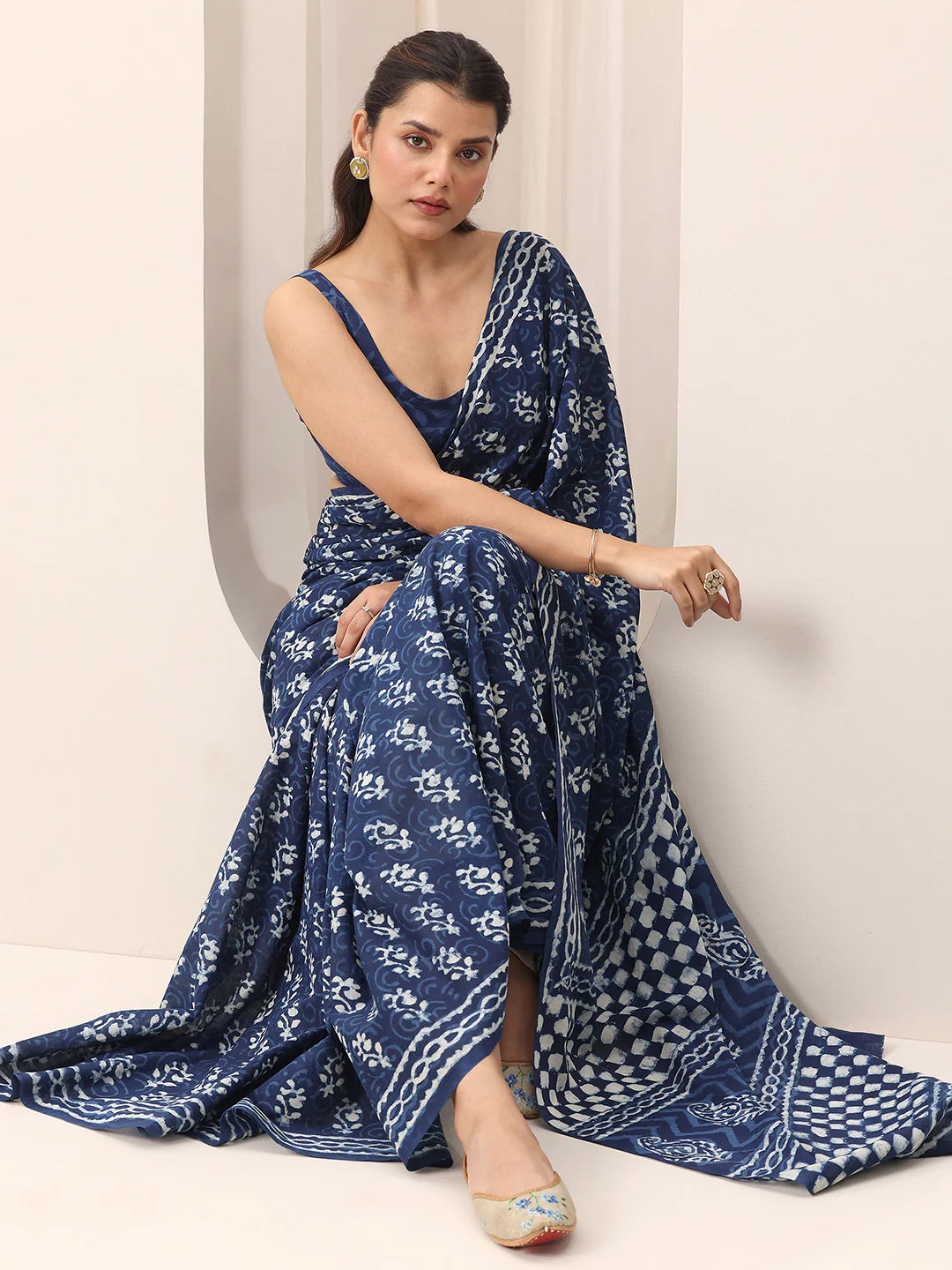 Indigo Printed Cotton Saree With Unstitched Blouse Piece