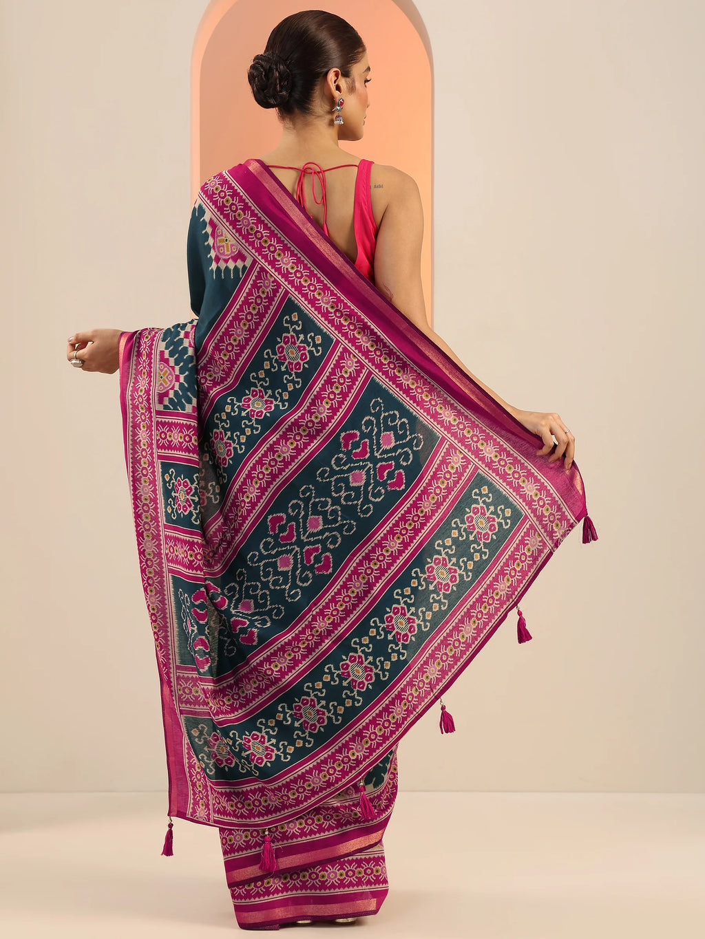 Teal Solid Cotton Saree With Unstitched Blouse Piece