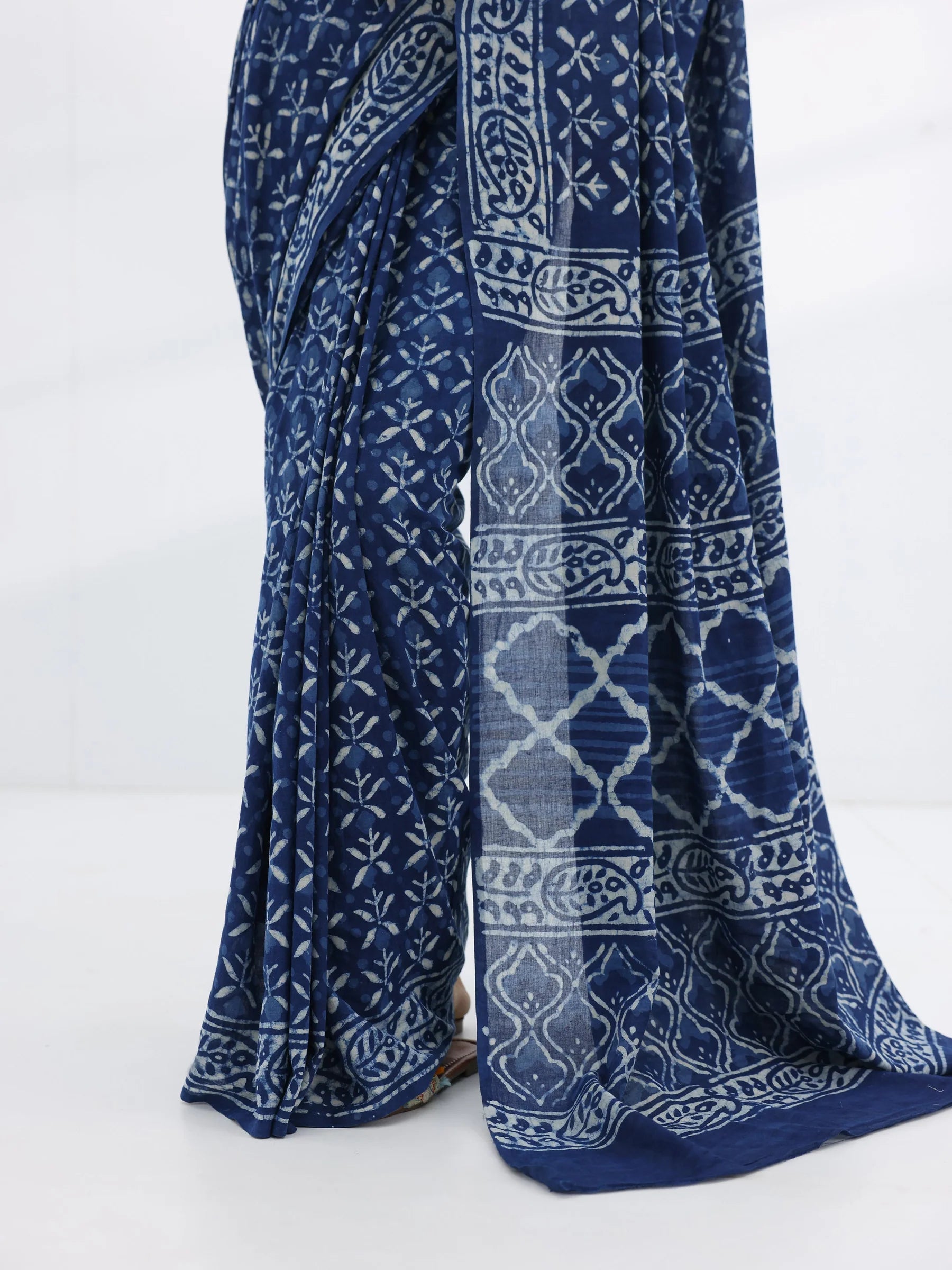 Blue Printed Cotton Saree With Unstitched Blouse Piece